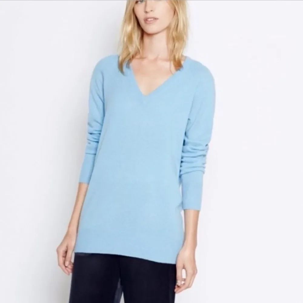 Equipment Femme Cashmere V-Neck Sweater Blue